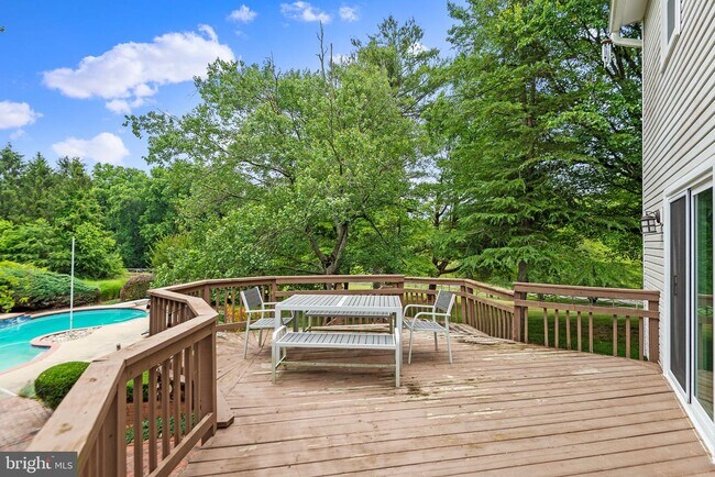 Building Photo - 1 Glenhurst Ct