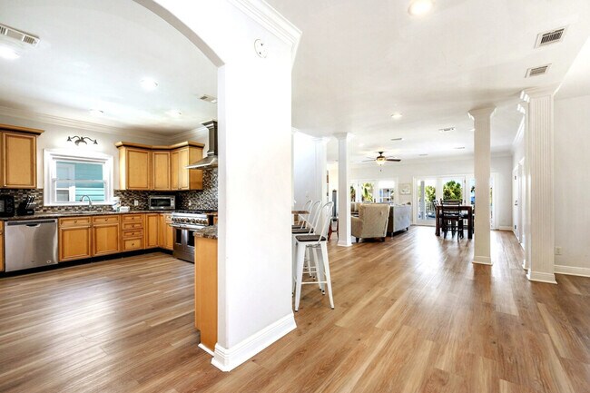 Building Photo - 2825 Scenic Hwy 98