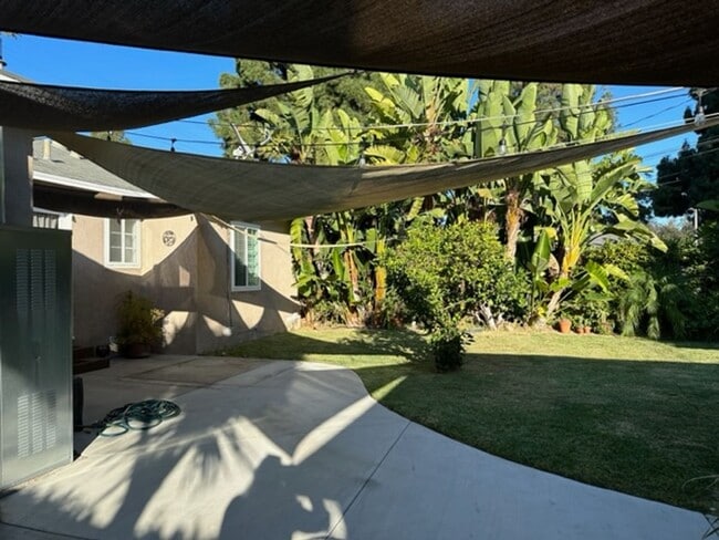 Building Photo - Lakewood living