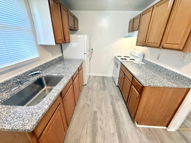 Building Photo - 1724 Selden Ave