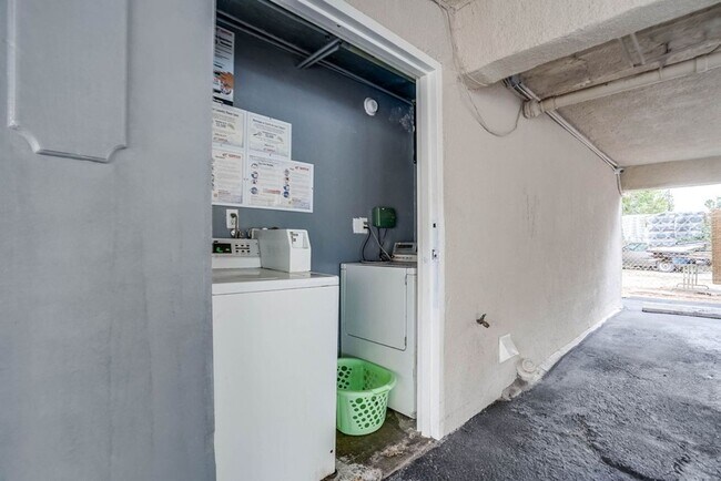 Interior Photo - 2629 S Budlong Ave