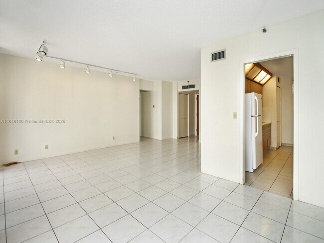 Building Photo - 19355 Turnberry Way