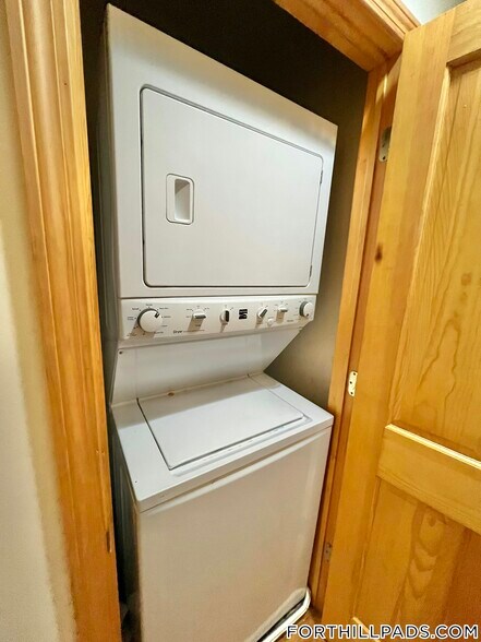 Building Photo - 10 Moreland St