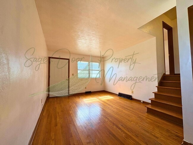 Building Photo - 522 E Short Ave