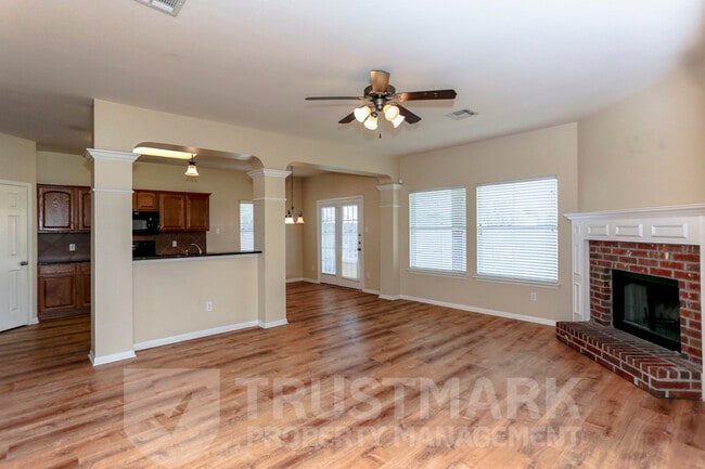 Building Photo - 212 Crowfoot Dr