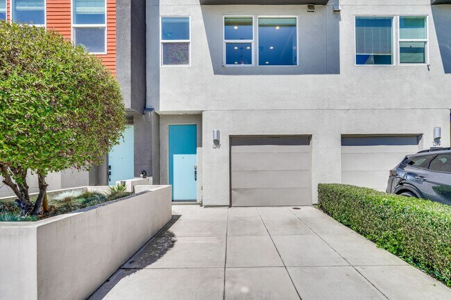 Building Photo - Prescott Market For Rent – Modern Solar-Powered/Tesla Charger - Townhome in Station House South, ...