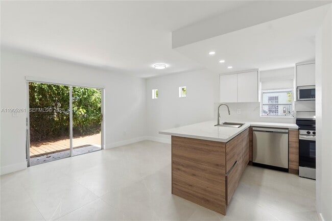 Building Photo - 3597 SW 17th St