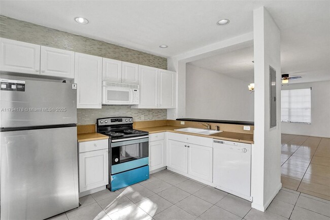 Building Photo - 757 NW 42nd Ave