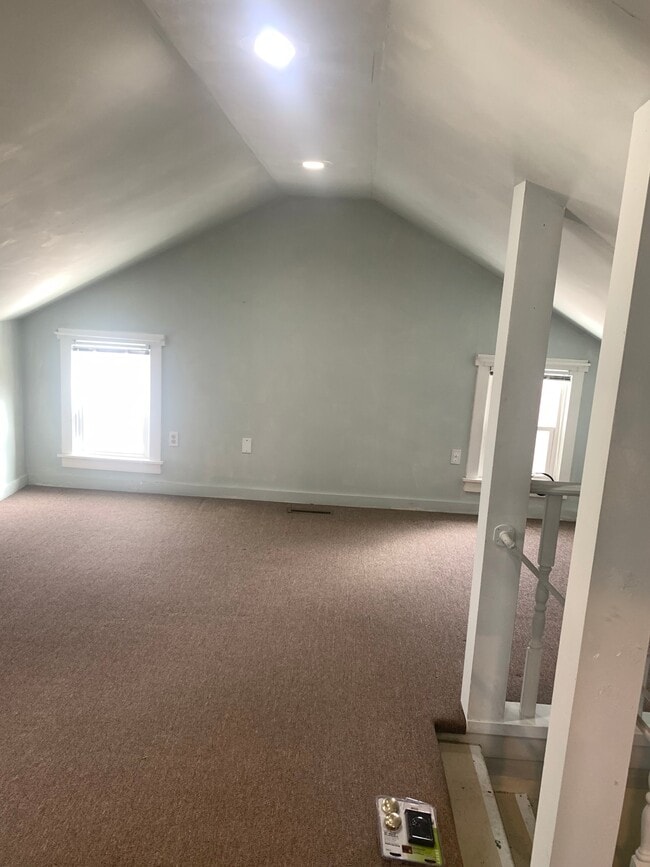 Building Photo - 30 W Main St