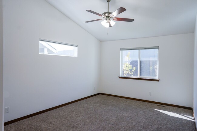 Building Photo - $1,000.00 off First Month's Rent