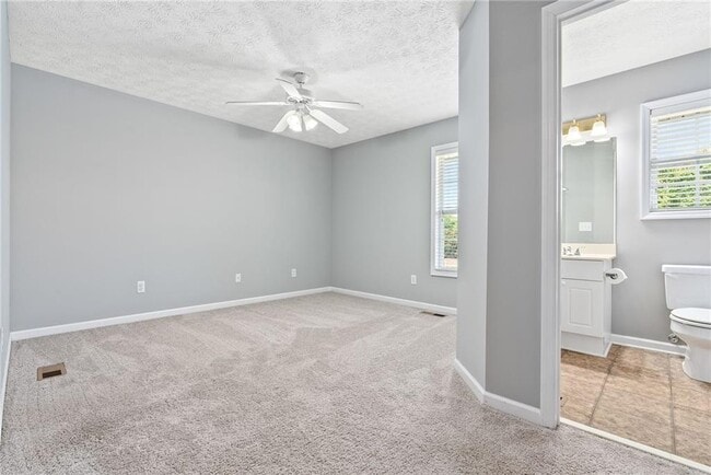 Building Photo - 1477 N Donahue Dr