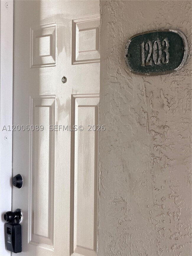 Building Photo - 10090 NW 80th Ct