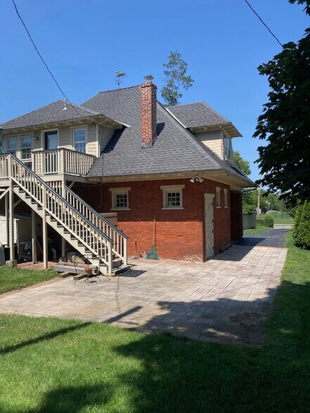 Building Photo - 340 N Penn St