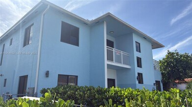 Building Photo - 900 SW 43rd Ave