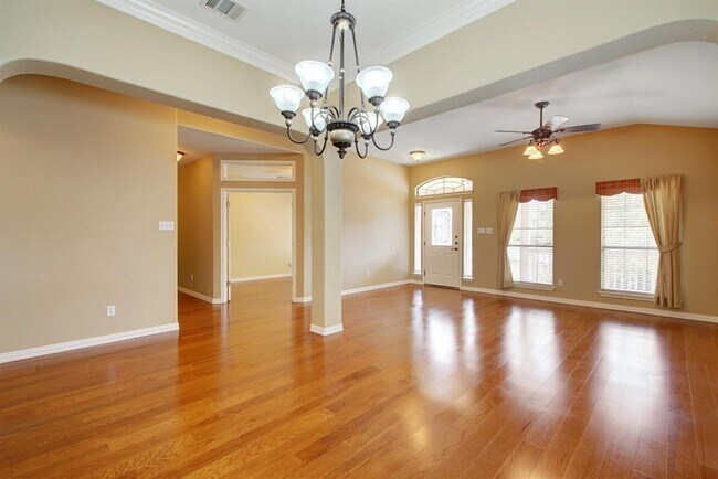 Building Photo - 904 Black Canyon St