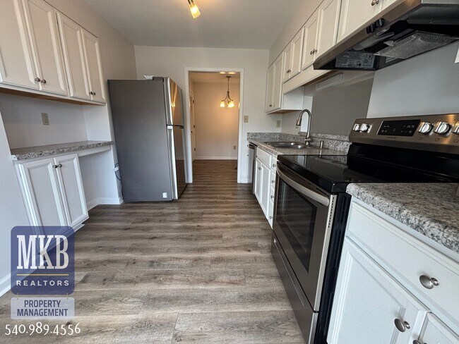 Building Photo - 2527 Gatehouse Ln