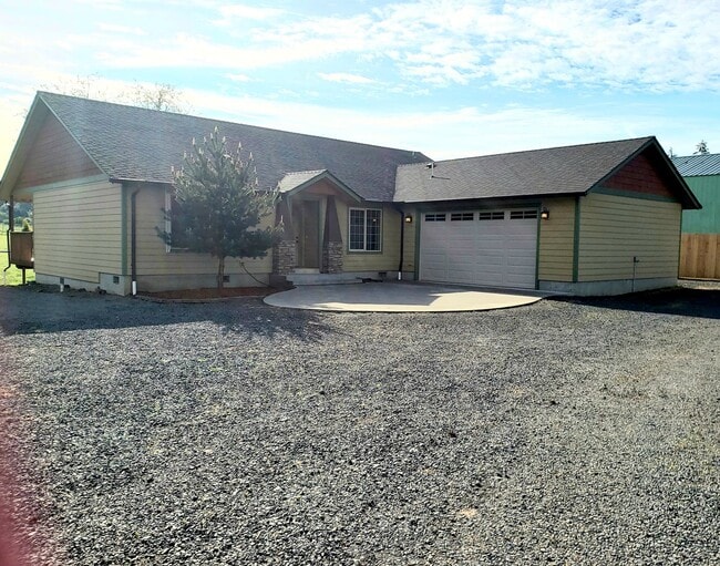 Primary Photo - 3bedroom 2bath House