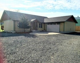 Building Photo - 3bedroom 2bath House