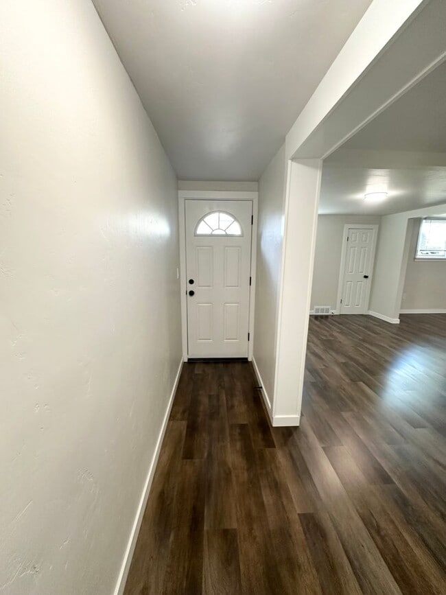 Building Photo - Rent with confidence! Across the street from College of Idaho!