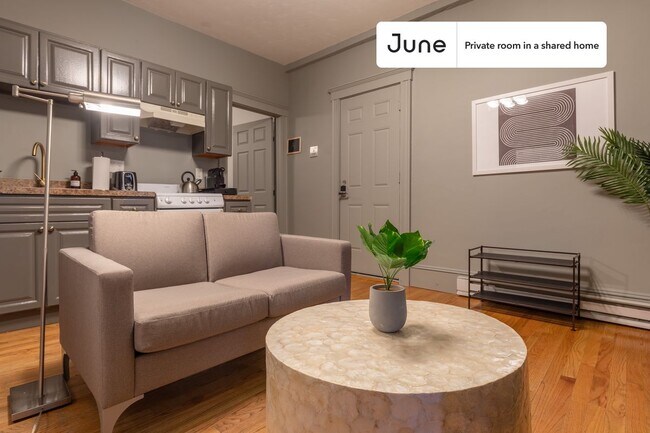Building Photo - Private bedroom in 3 bed/1 bath Home