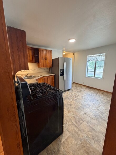 Building Photo - 814 W Highland Ave