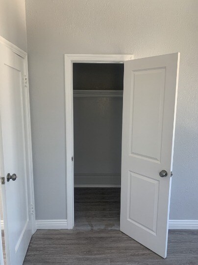 Building Photo - Spacious 2-Bedroom Apartment in Prime Los ...