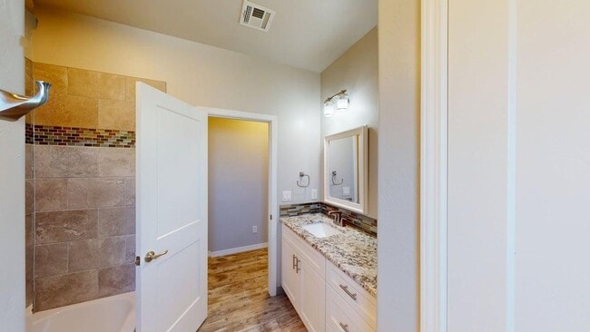 Building Photo - 490 Montecito Dr