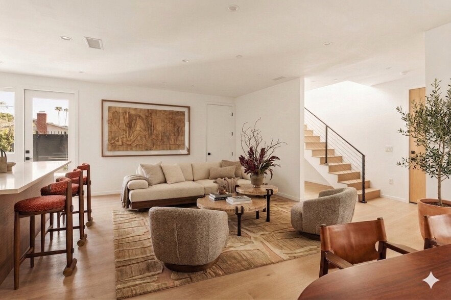 Building Photo - 17852 Saticoy St