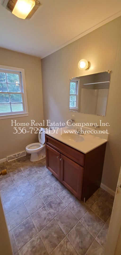 Building Photo - 2835 Quincy Dr