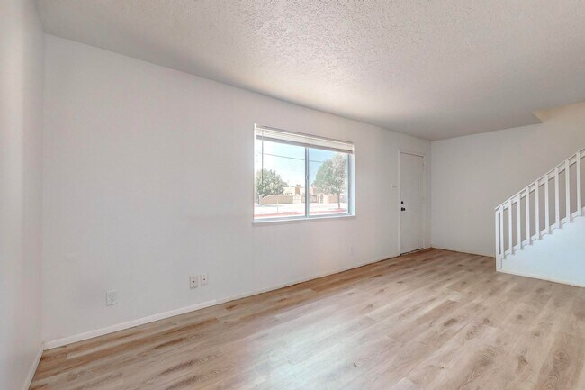 Building Photo - Cozy 3 Bedroom 1.5 Bathroom In NW Albuquerque!