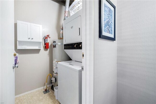 Building Photo - Great location in Incline Village