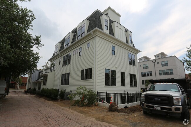 Building Photo - Morton Street Mews