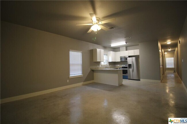 Building Photo - 1007 Mission Dr