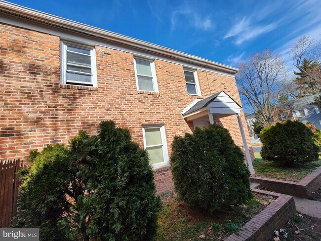 Building Photo - 9726 Bragg Ln