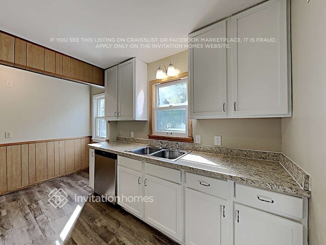 Building Photo - 6432 2nd Ave S