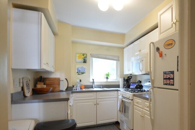 Building Photo - 94 Undine Rd