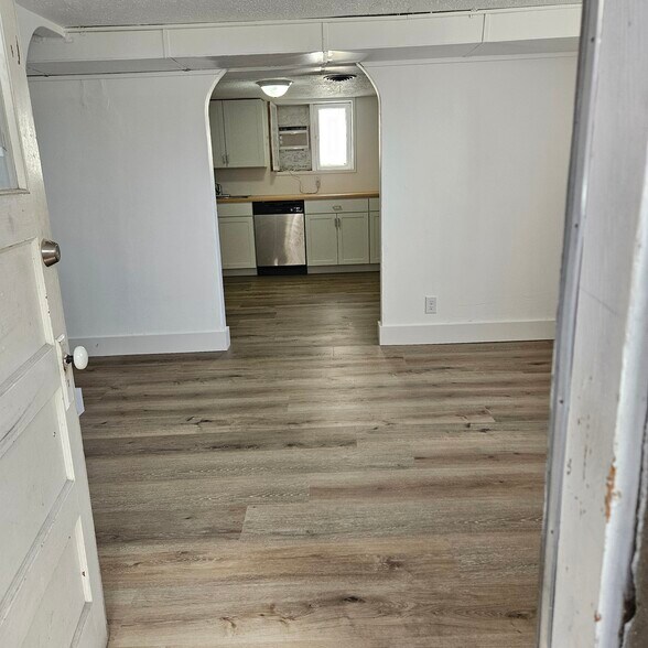 View into apartment from front door leading to Livingroom - 120 W 700 S