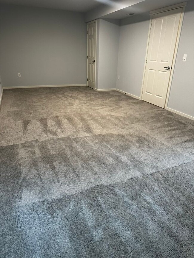 Building Photo - 3Bd/2.5Ba Bellevue Townhouse