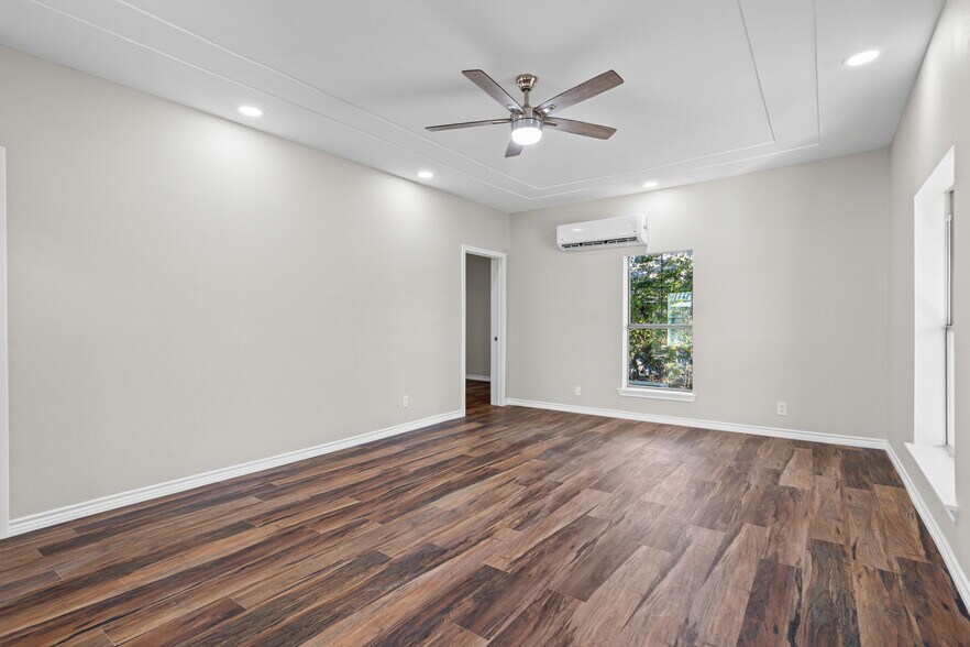 Building Photo - 1711 Halsell St