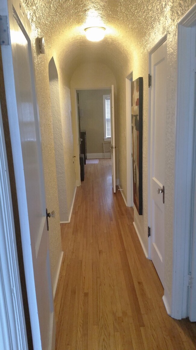 Building Photo - 840 S Knoxville Ave