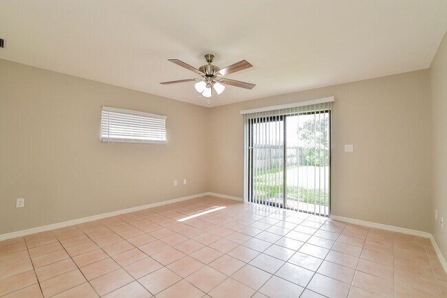 Building Photo - 548 Matilda Pl