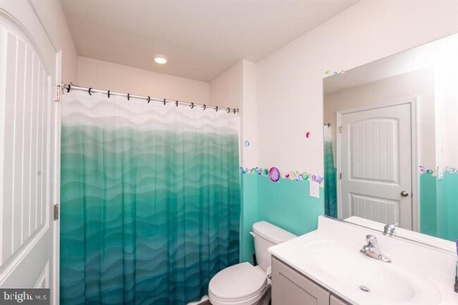 Building Photo - 454 Currant Cir