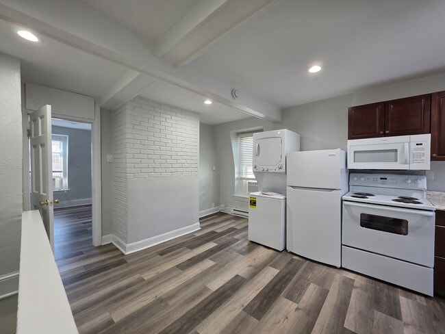 Primary Photo - 1420 N Van Buren St