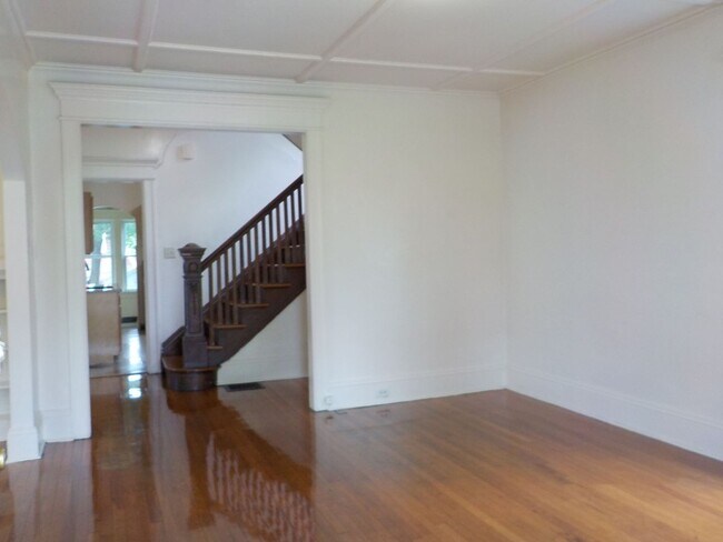 Building Photo - 515 Allen St