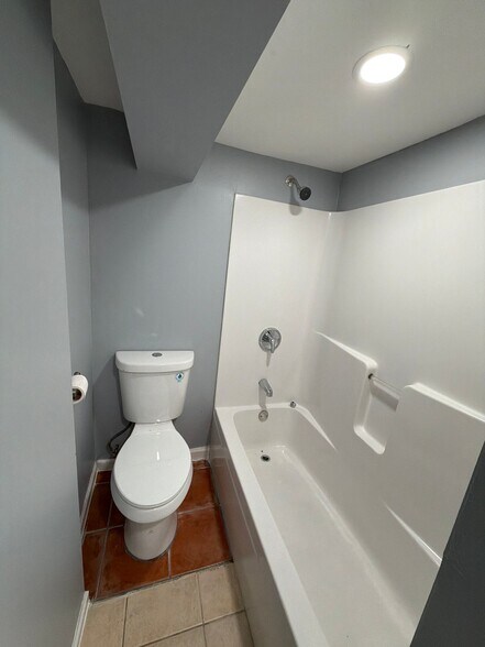 Building Photo - 2701 E 75th Pl