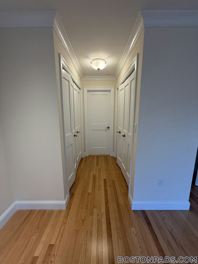 Building Photo - 1443 Beacon St