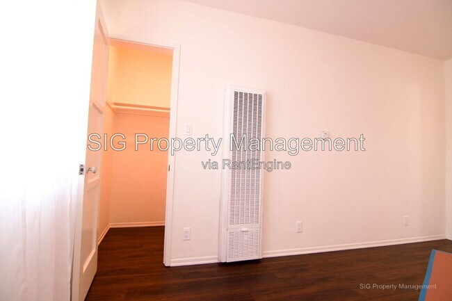 Building Photo - 4373 Sunset Dr