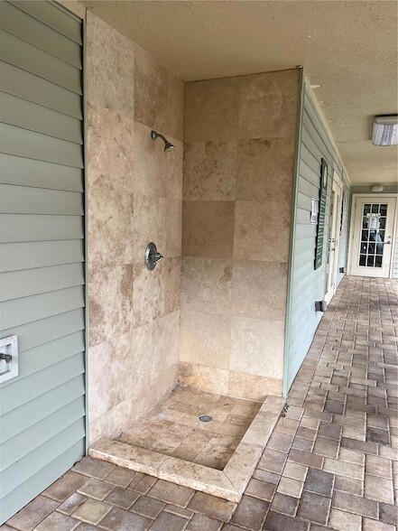 Building Photo - 528 Golden Raintree Pl