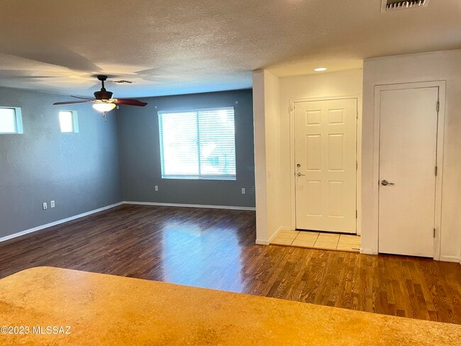 Building Photo - 10573 E Pleasant Pasture Dr