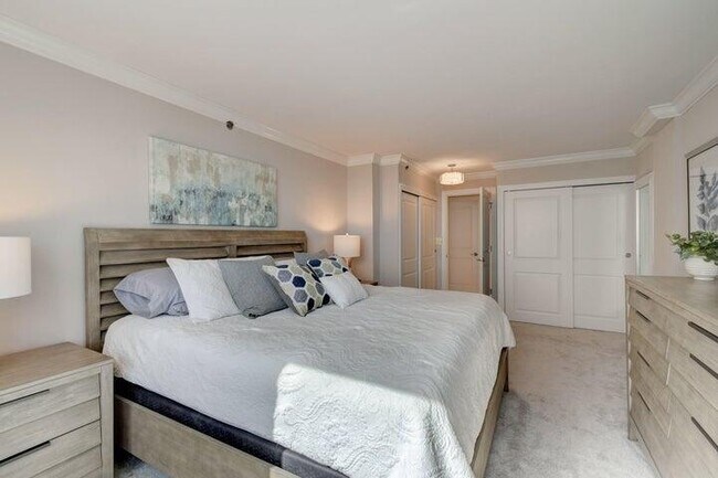 Building Photo - 3221 S Ocean Blvd